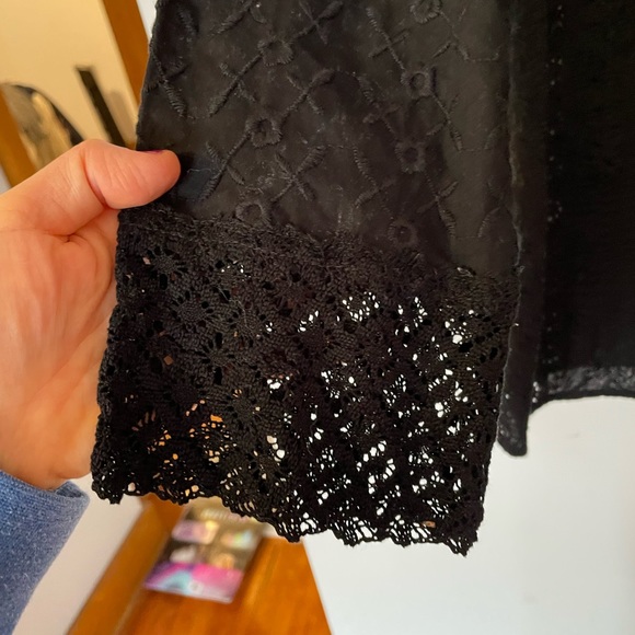 Gap Black Eyelit Black Blouse Shirt Women's XS Extra Small NWT - Picture 5 of 7